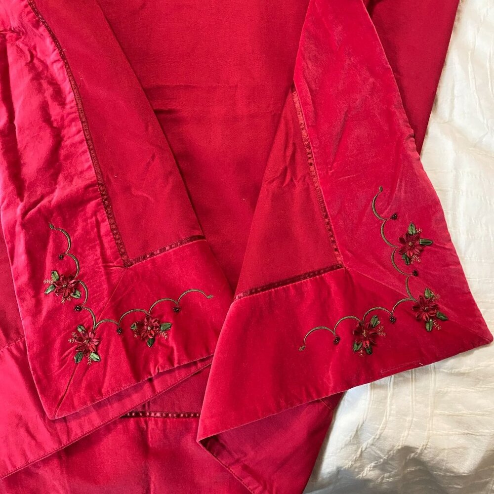 Red Velvet Trim Christmas Heavy Tablecloth Poinsettia Detailing 59x82" 100% Cott